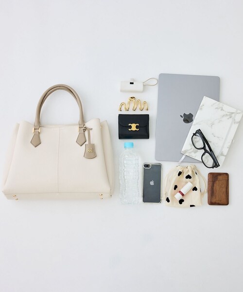 VIS(ビス)の「【COHINA×VIS】チャーム付き2WAYトートバッグ/A4対応・軽量(トートバッグ・レディース・ブラック/キナリ/ベージュ・F)」の11枚目の写真