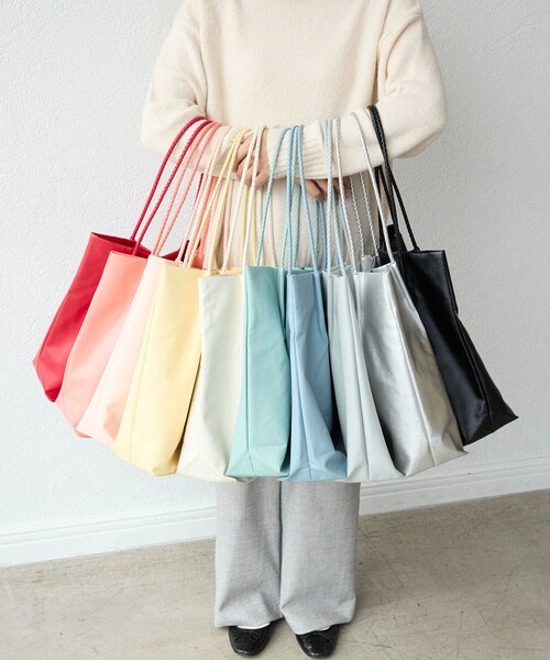 ROPE' PICNIC(ロペピクニック)の「【A4対応・洗える】メッシュハンドルトートバッグ(トートバッグ・レディース・ブラック系/ライトグレー/キナリ系/ワイン系/イエロー系/シルバー系/ブラック/グレー/キナリ/ブラウン系/ベージュ/ブルー/ブルー系/ラベンダー/レッド/ピンク/ローズピンク/ピンク系/ゴールド/シルバー/ブラウン/ライトグリーン・F)」の13枚目の写真