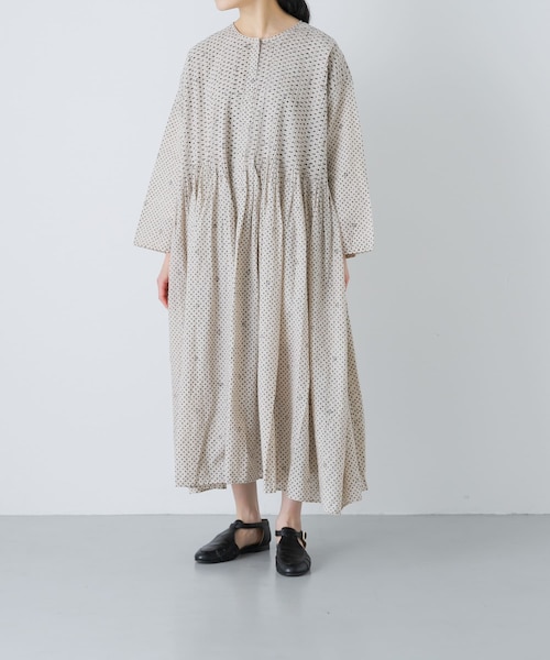 かぐれ（カグレ）の「maison de soil　BLOCK PRINT SHIRTS DRESS（ワンピース・レディース・LT BEIGE・2）」の2枚目の写真