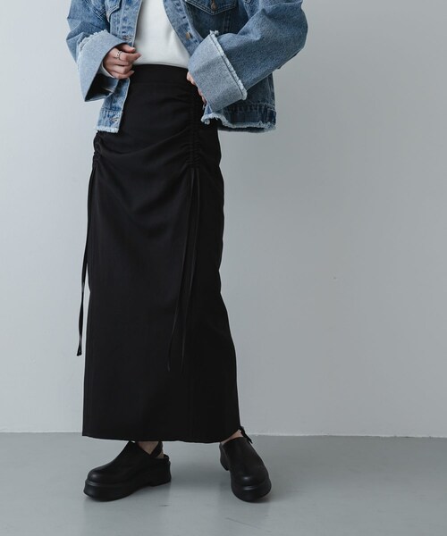 SENSE OF PLACE by URBAN RESEARCH(センスオブプレイスバイアーバンリサーチ)の「シャーリングスカート(スカート・レディース・IVO×BLK/BLACK/MTD×ORG・S/M)」の4枚目の写真