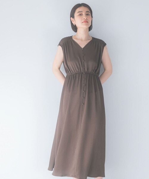 URBAN RESEARCH ROSSO（アーバンリサーチロッソ）の「楊柳サテンウエストマークワンピース（ワンピース・レディース・OFF WHITE/BROWN/NAVY・Free）」の17枚目の写真