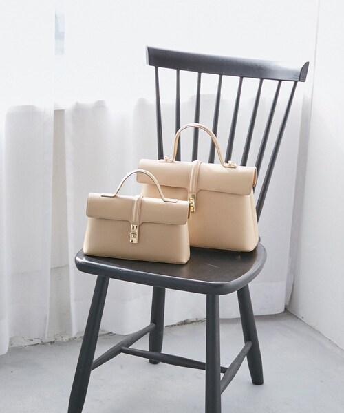 VIS（ビス）の「ひねり金具ワンハンドルバッグ/2WAY,軽量（ハンドバッグ・レディース・ブラック系/グレー系/ベージュ/ブラック/キャメル・F）」の6枚目の写真