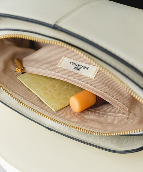 RODE SKO（ロデスコ）の「センターステッチショルダーバッグ（ショルダーバッグ・レディース・BLACK/MILK/ORANGE・one）」の16枚目の写真