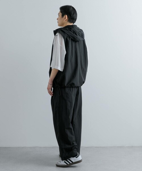 SENSE OF PLACE by URBAN RESEARCH（センスオブプレイスバイアーバンリサーチ）の「『セットアップ対応』ナイロンフーデッドトラックベスト（テーラードジャケット・メンズ・BLACK/L.BLUE・M/L）」の12枚目の写真