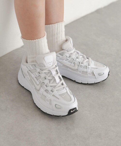 URBAN RESEARCH DOORS(アーバンリサーチドアーズ)の「NIKE P-6000 PS(KIDS)(スニーカー・キッズ・WHITE/METALLIC・19/20/21/22)」の4枚目の写真