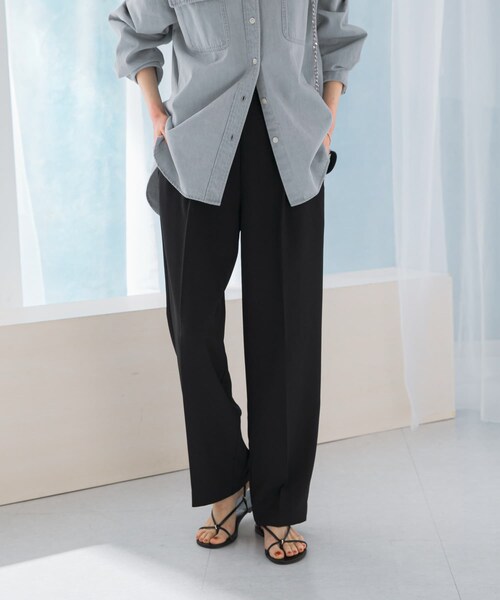 URBAN RESEARCH ROSSO（アーバンリサーチロッソ）の「『WEB/一部店舗限定』『撥水』センタープレスイージーパンツ（その他パンツ・レディース・ecru/black・36/38）」の2枚目の写真