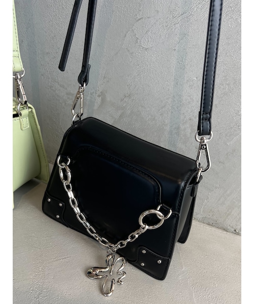 EMODA（エモダ）の「アートチャームショルダーバッグ（ショルダーバッグ・レディース・ブラック/ミントグリーン・F）」の3枚目の写真