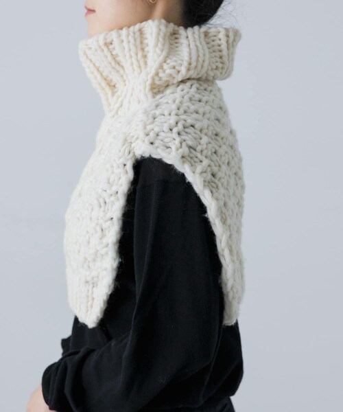 かぐれ（カグレ）の「ペルーショルダーニットウォーマー（ネックウォーマー/スヌード・レディース・IVORY/GRAY・FREE）」の18枚目の写真