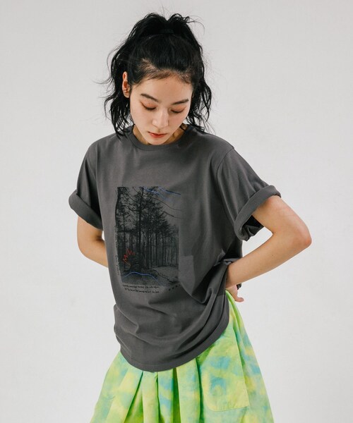 EKAL（エカル）の「フォトプリントショートスリーブTシャツ（Tシャツ/カットソー・レディース・ホワイト/ベージュ/グレー・One）」の22枚目の写真