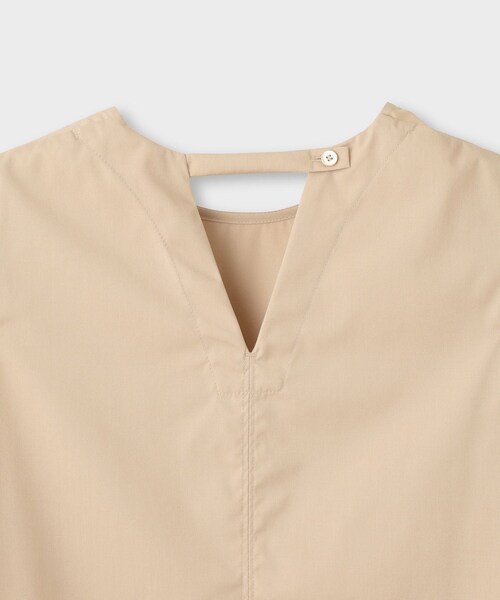 ROPE'（ロペ）の「【一部店舗限定】【REALM（レルム）】FORM BLOUSE｜タックブラウス　26SS（シャツ/ブラウス・レディース・ホワイト/ベージュ・38）」の16枚目の写真