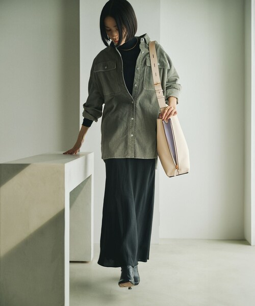 ROPE'（ロペ）の「【E'POR】Y BAG Shoulder Large【通勤】【A4対応】（ショルダーバッグ・レディース・ライトグレー/キナリ・F）」の6枚目の写真