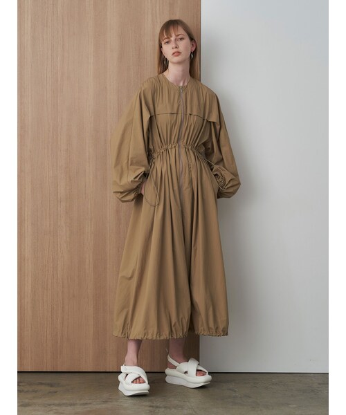 ELENDEEK（エレンディーク）の「PAPER NYLON GATHER CT（ナイロンジャケット・レディース・ベージュ/ブラック/オフホワイト・01/02）」の11枚目の写真