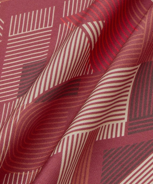 ROPE'(ロペ)の「RモノグラムシルクスカーフL(バンダナ/スカーフ・レディース・ベージュ/ブルー系/レッド・F)」の9枚目の写真