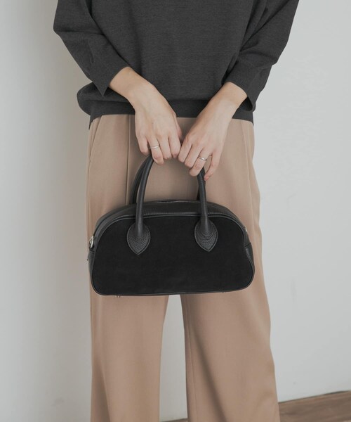 URBAN RESEARCH DOORS(アーバンリサーチドアーズ)の「MARCO BIANCHINI スウェードレザーラウンドバッグ(ショルダーバッグ・レディース・NERO/CUOIOSCURO・FREE)」の4枚目の写真