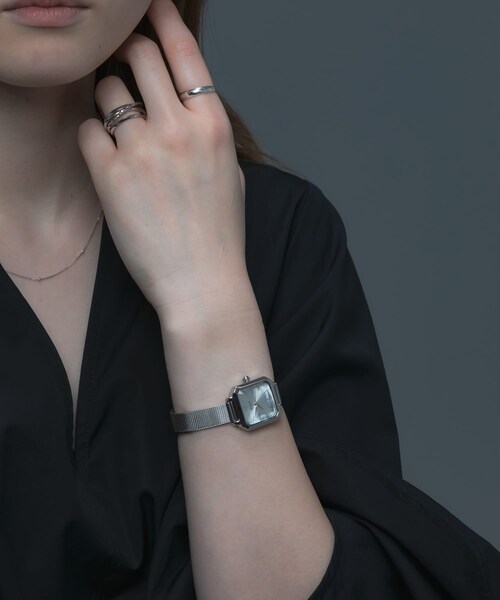 URBAN RESEARCH(アーバンリサーチ)の「decor『デコール』 MeshBeltWatch(アナログ腕時計・レディース・Silver/RoseGold・-)」の4枚目の写真