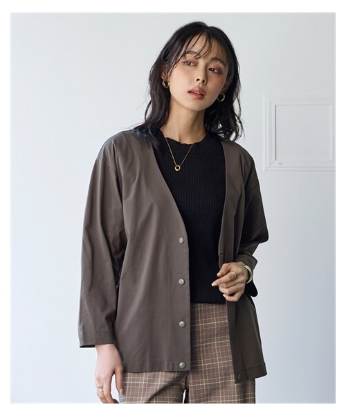 nissen（ニッセン）の「＜大きいサイズ＞２４時間ずっと快適かるスルーメッシュＶネックノーカラージャケット（吸汗速乾・ＵＶカット・イージーケア）（セットアップ可能）（ジャケット/アウター・レディース・黒/ミッドナイトネイビー/モカ/アクアブルー・L/LL/3L/4L/5L/6L/8L/10L）」の3枚目の写真