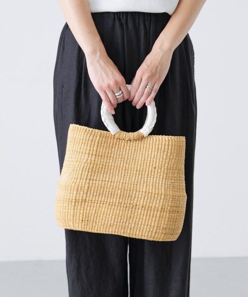 かぐれ（カグレ）の「アフリカンスクエア　ニャリガバスケット ぷっくりカゴ（かごバッグ・レディース・ナチュラル・one）」の3枚目の写真