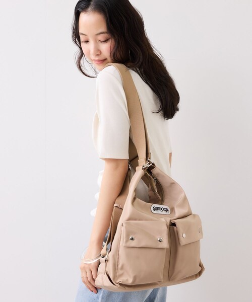 VIS(ビス)の「WEB限定追加【OUTDOOR PRODUCTS】VIS別注 ダブルポケット ショルダーバッグ / マルチWAY(ショルダーバッグ・レディース・ブラック/ベージュ・F)」の16枚目の写真
