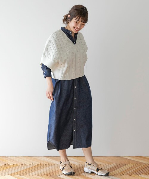 ITEMS URBANRESEARCH（アイテムズ アーバンリサーチ）の「アシンメトリーケーブルニットベスト（ベスト・レディース・WHITE/PINK BEIGE/KHAKI GRAY・one）」の6枚目の写真