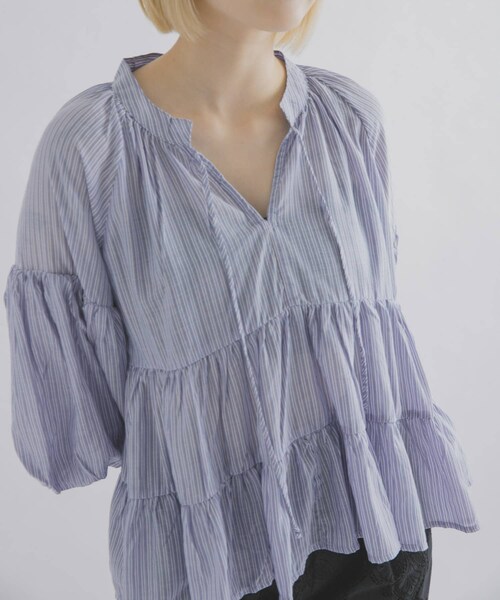 THE GOODLAND MARKET（ザグッドランドマーケット）の「FANAKA　ギャザーフリルブラウス（シャツ/ブラウス・レディース・BLUE/NAVY・Free）」の4枚目の写真