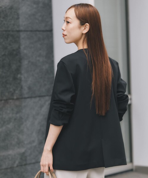 URBAN RESEARCH ROSSO（アーバンリサーチロッソ）の「ストレッチツイルノーカラージャケット（ノーカラージャケット・レディース・L.BEIGE/BLACK・36/38）」の6枚目の写真
