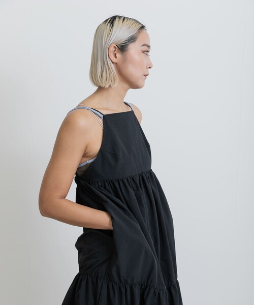 THE GOODLAND MARKET(ザグッドランドマーケット)の「『別注』MIDIUMISOLID×TGM RE-Volume camisole one-piece(ワンピース・レディース・GRAY/GREIGE/BLACK・one)」の6枚目の写真