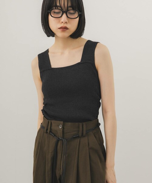 KBF（ケイビーエフ）の「2WAYリブニットタンクトップ（タンクトップ・レディース・IVORY/CHARCOAL/BROWN・One）」の2枚目の写真
