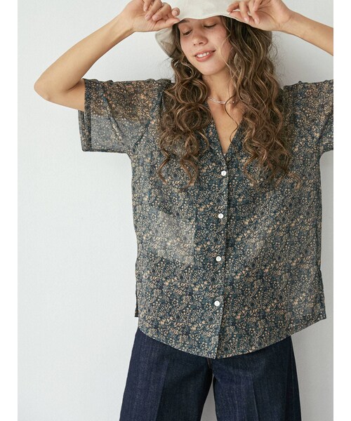 Ungrid（アングリッド）の「シアーフラワーハーフスリーブシャツ（シャツ/ブラウス・レディース・レッド/グリーン/ブルー・F）」の2枚目の写真