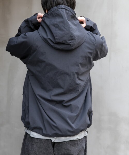 URBAN RESEARCH DOORS（アーバンリサーチドアーズ）の「FORK&SPOON　フーディージャケット（マウンテンパーカー・メンズ・INKBLACK/SAGEGREEN・4/5）」の7枚目の写真