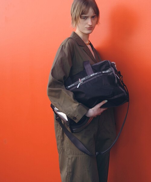 ADAM ET ROPE'(アダムエロペ)の「【LeSportsac for ADAM ET ROPE'】Exclusive Deluxe Med Weeknder(ボストンバッグ・レディース・シルバー・F)」の3枚目の写真