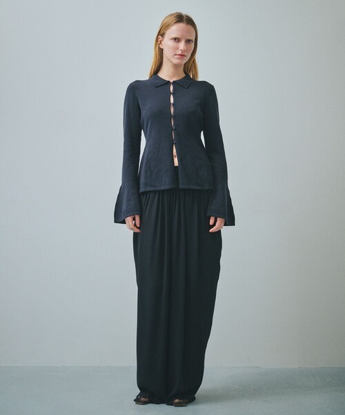 ROPE'（ロペ）の「【一部店舗限定】【REALM（レルム）】FLARE SLEEVE KNIT｜襟付きニットカーディガン（カーディガン/ボレロ・レディース・チャコール/ブラック/ホワイト・38）」の13枚目の写真