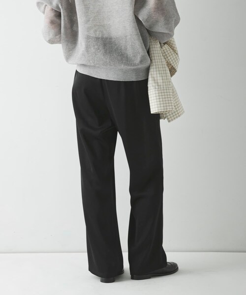 URBAN RESEARCH（アーバンリサーチ）の「サテンイージーセミフレアパンツ（その他パンツ・レディース・OFF WHITE/BLACK・36/38）」の19枚目の写真