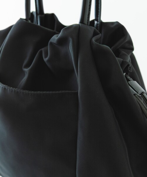 RODE SKO(ロデスコ)の「ショルダー付撥水キンチャクバッグ(ショルダーバッグ・レディース・BLACK/GRAY/IVORY・one)」の19枚目の写真