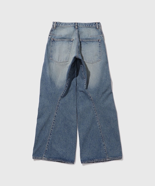 ADAM ET ROPE'（アダムエロペ）の「【NVRFRGT/ネヴァーフォーゲット】3D TWISTED WIDE LEG JEANS VINTAGE FADED INDIGO（デニムパンツ・メンズ・ブルー系・1/2）」の12枚目の写真