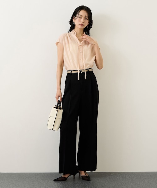 ROPE'(ロペ)の「【WEB限定カラー】スタンドフリルスキッパーブラウス(無地・ピンストライプ)/イージーケア(シャツ/ブラウス・レディース・ブラック/ホワイト系/ブルー/ピンク・F)」の16枚目の写真