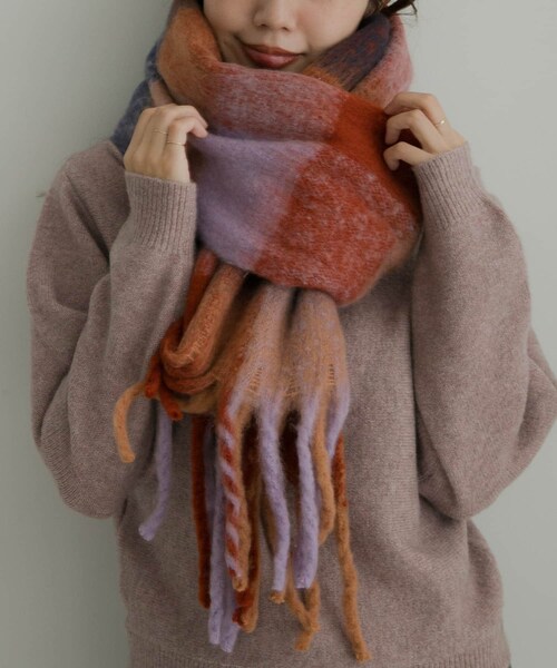 URBAN RESEARCH Sonny Label（アーバンリサーチサニーレーベル）の「フラッフィーボリュームチェックマフラー（マフラー・レディース・オレンジ系/グリーン系/ブラウン系・One）」の14枚目の写真