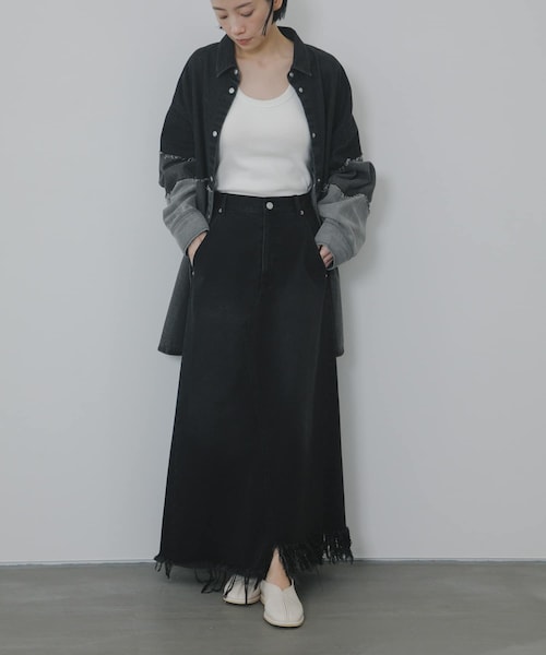 KBF(ケイビーエフ)の「アシメフリンジデニムスカート(デニムスカート・レディース・L.BLUE/BLACK・One)」の7枚目の写真