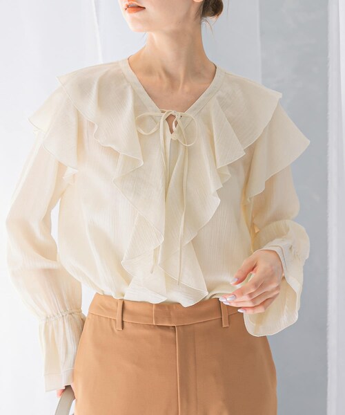 URBAN RESEARCH ROSSO（アーバンリサーチロッソ）の「『WEB/一部店舗限定』ラッフルデザインブラウス（シャツ/ブラウス・レディース・OFF WHITE/BLACK/PINK・FREE）」の11枚目の写真