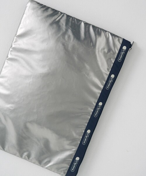 ADAM ET ROPE'（アダムエロペ）の「【LeSportsac for ADAM ET ROPE'】別注 MOBILE POUCH（ポーチ・レディース・シルバー・F）」の11枚目の写真