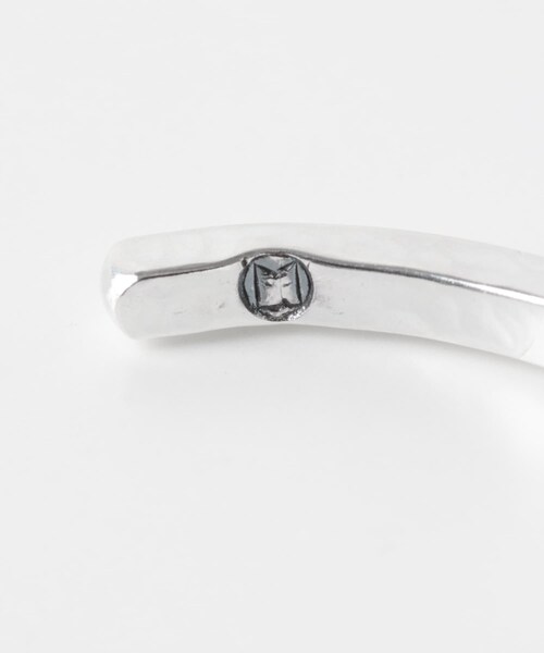 URBAN RESEARCH Sonny Label（アーバンリサーチサニーレーベル）の「MANANAS　Twisted Bangle Slim（ブレスレット・メンズ・SILVER・One）」の5枚目の写真