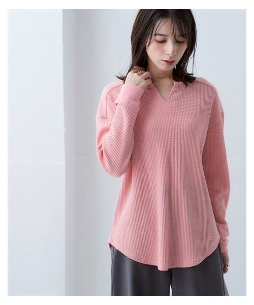 nissen（ニッセン）の「ワッフル素材キーネックトップス（UVカット）＜大きいサイズ有＞（Tシャツ/カットソー・レディース・ブラウン/ミルクベージュ/ネイビー/黒/グレープ/杢チャコールグレー/サックス/コーラルピンク/スティールネイビー/杢オートミール・S/M/L/LL/3L/4L/5L/6L/8L/10L）」の10枚目の写真
