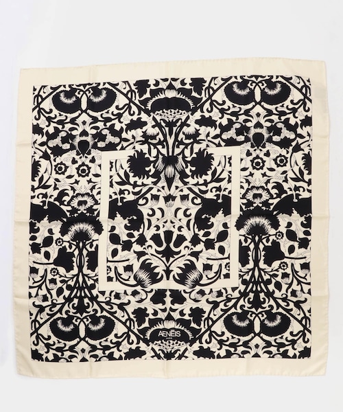 かぐれ(カグレ)の「AENEIS MUR FLORAL SILK SCARF(バンダナ/スカーフ・レディース・BLACK・-)」の2枚目の写真