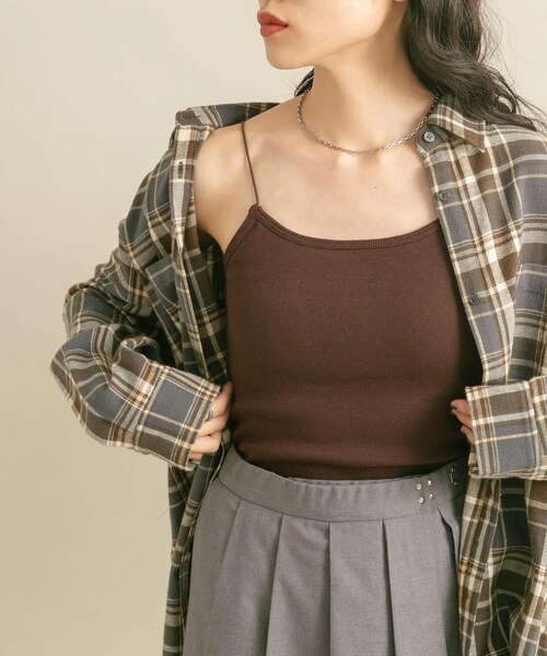 KBF（ケイビーエフ）の「スパゲティストラップカップ付きキャミ（キャミソール・レディース・L.BEIGE/YEL GREEN/BLACK/BLUE GRAY/BROWN・one）」の2枚目の写真