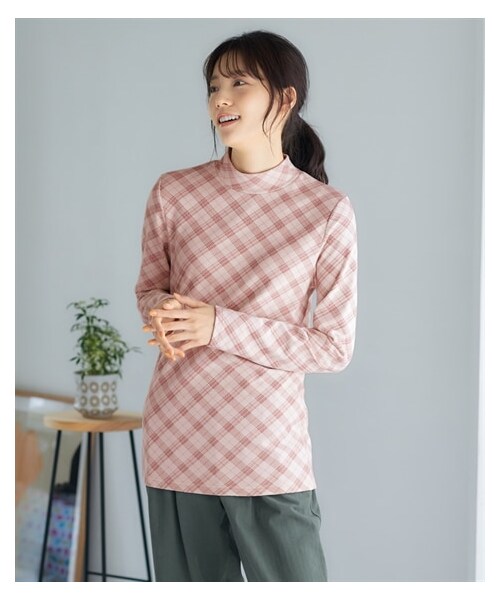 nissen（ニッセン）の「大きいサイズ モチモチあたたか吸湿発熱ハイネックトップス（Tシャツ/カットソー・レディース・アイボリー系バイヤスチェック/杢グレー系バイヤスチェック/ネイビー系チェック/ピンク系小花柄/オフホワイト系バイヤスチェック/グリーン系小花柄/オレンジ系ギンガムチェック/グレー系バイヤスチェック/アイボリー小花/ピンク系バイヤスチェック/グリーン・L/LL/3L/4L/5L/6L/8L/10L）」の3枚目の写真