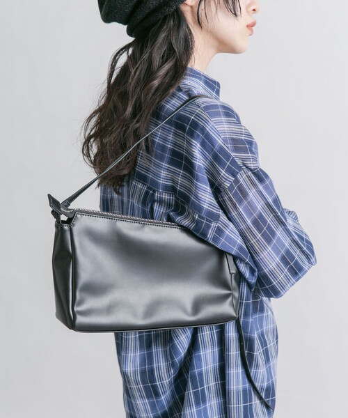 KBF（ケイビーエフ）の「アシンメトリースリムショルダーBAG（ショルダーバッグ・レディース・BLACK/IVORY/CAMEL・one）」の12枚目の写真