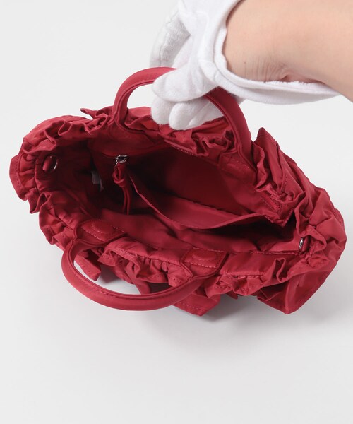 URBAN RESEARCH(アーバンリサーチ)の「GANNI MINI SHOPPER RUFFLE(クラッチバッグ・レディース・FIERY RED・-)」の7枚目の写真