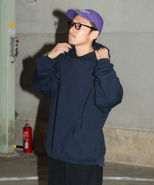 URBAN RESEARCH（アーバンリサーチ）の「Wide Dad　Dad SWEAT PARKA（パーカー・メンズ・D NAVY/RED・1/2）」の7枚目の写真