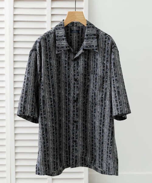ITEMS URBANRESEARCH(アイテムズ アーバンリサーチ)の「リーフプリントオープンカラー半袖シャツ(シャツ/ブラウス・メンズ・BEG/BRN/BLK・M/L)」の3枚目の写真