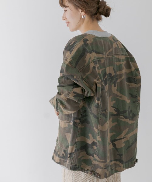 URBAN RESEARCH Sonny Label（アーバンリサーチサニーレーベル）の「『WEB限定』カモフラ柄ノーカラージャケット（ノーカラージャケット・レディース・グレー/カーキ・FREE）」の14枚目の写真