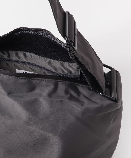 URBAN RESEARCH DOORS（アーバンリサーチドアーズ）の「『別注』YAKPAK×DOORS　SHOULDER BAG M（ショルダーバッグ・メンズ・BLACK/CHARCOAL/BROWN/WHITE・-）」の15枚目の写真